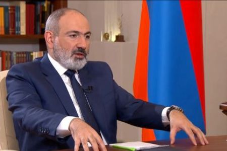 Armenia`s premier meets with Egyptian businessmen 