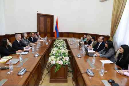 Finance Ministry, EIB discuss details of co-financing  Caucasus Power  Transmission Grid project